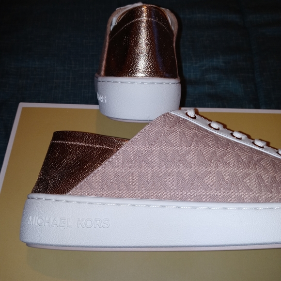Michael Kors Bailee Sneaker - Picture 8 of 8